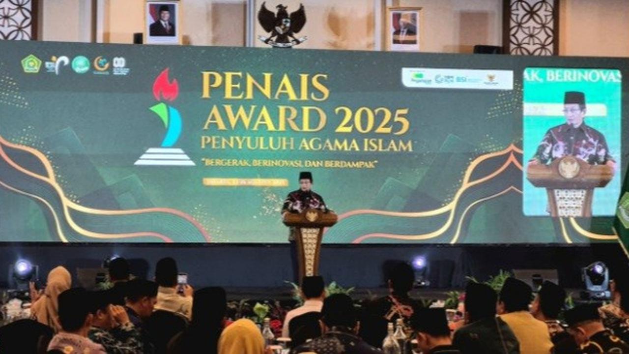 Wali Kota Tarakan Khairul Menerima Penghargaan Penerangan Agama Islam atau PENAIS Award 2025
