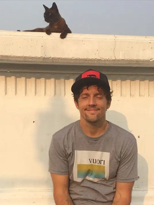 Gambar ini diambil ketika Jason Mraz berada di Thailand. Memang benar-benar pecinta kucing! (instagram/jason_mraz)
