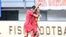 Pemain Persija Jakarta, Firza Andika merayakan gol kedua timnya ke gawang Persib Bandung dalam laga lanjutan BRI Liga 1 2024/2025 di Stadion Patriot Candrabhaga, Bekasi, Minggu (16/02/2025). (Bola.com/M Iqbal Ichsan)