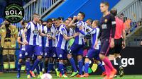 Striker Deportivo La Coruna, Joselu, saat merayakan gol ke gawang Barcelona pada pertandingan lanjutan La Liga, di Stadion Riazor, Minggu (12/3/2017). (AFP/Miguel Riopa). 