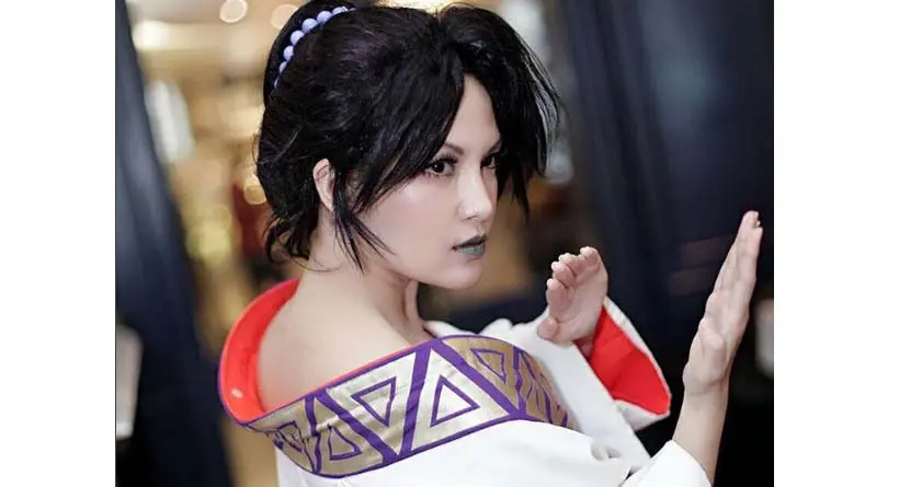 Rina Herkiamto seksi mengenakan cosplay Komagata Yumi. (Instagram)
