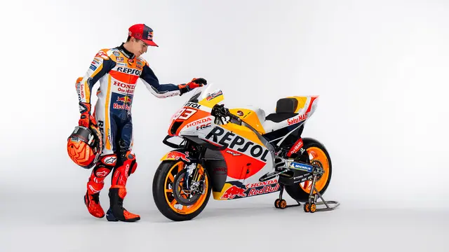 Marc Marquez bersama tunggangan baru untuk MotoGP 2022