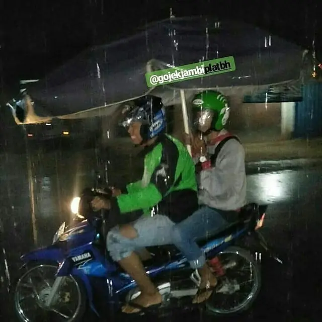 momen nyeleneh orang naik ojol