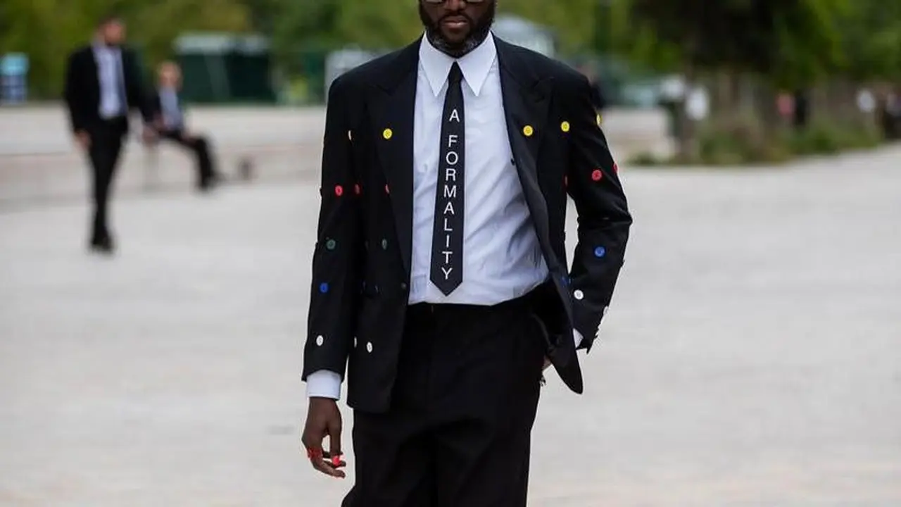 Mengenang 8 Karya Ikonis Virgil Abloh, Off White-Gaun Pengantin Hailey Bieber