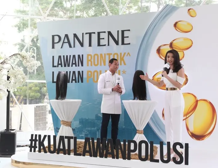 Alami rambut rontok karena terpapar polusi? Anda bisa mengatasinya hanya dengan sampo. (Istimewa)