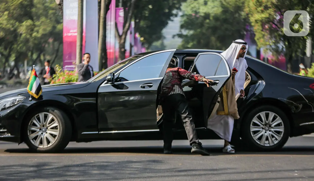 Sejumlah delegasi mulai berdatangan untuk menghadiri pembukaan KTT ke-43 ASEAN di Jakarta Convention Center (JCC), Senayan, Selasa (5/9/2023). (Liputan6.com/Faizal Fanani)