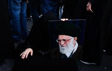 FOTO: Iran Berduka Usai Kematian Ayatollah Ali Khamenei