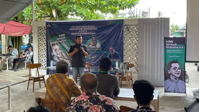 Acara launching buku HMI Untuk Indonesia yang ditulis Bagas Kurniawan di warung kopi Teras Putih, Jalan Imam Bonjol, Kecamatan Pontianak Tenggara. (Istimewa)
