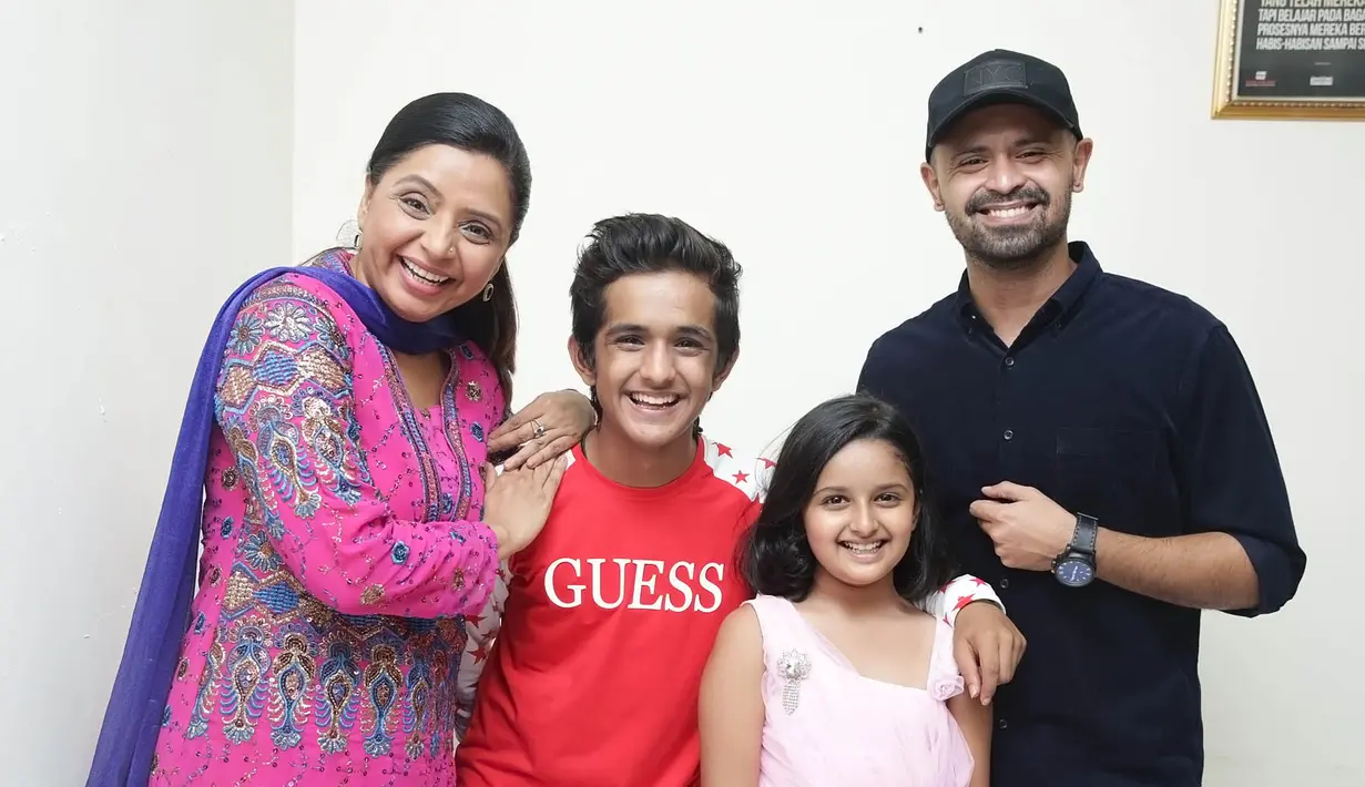 "Melihat mereka sangat senang ya. Show kita diapresiasi sama mereka," kata Vaishali Thakkar mewakili artis asal India. (Bambang E. Ros/Bintang.com)