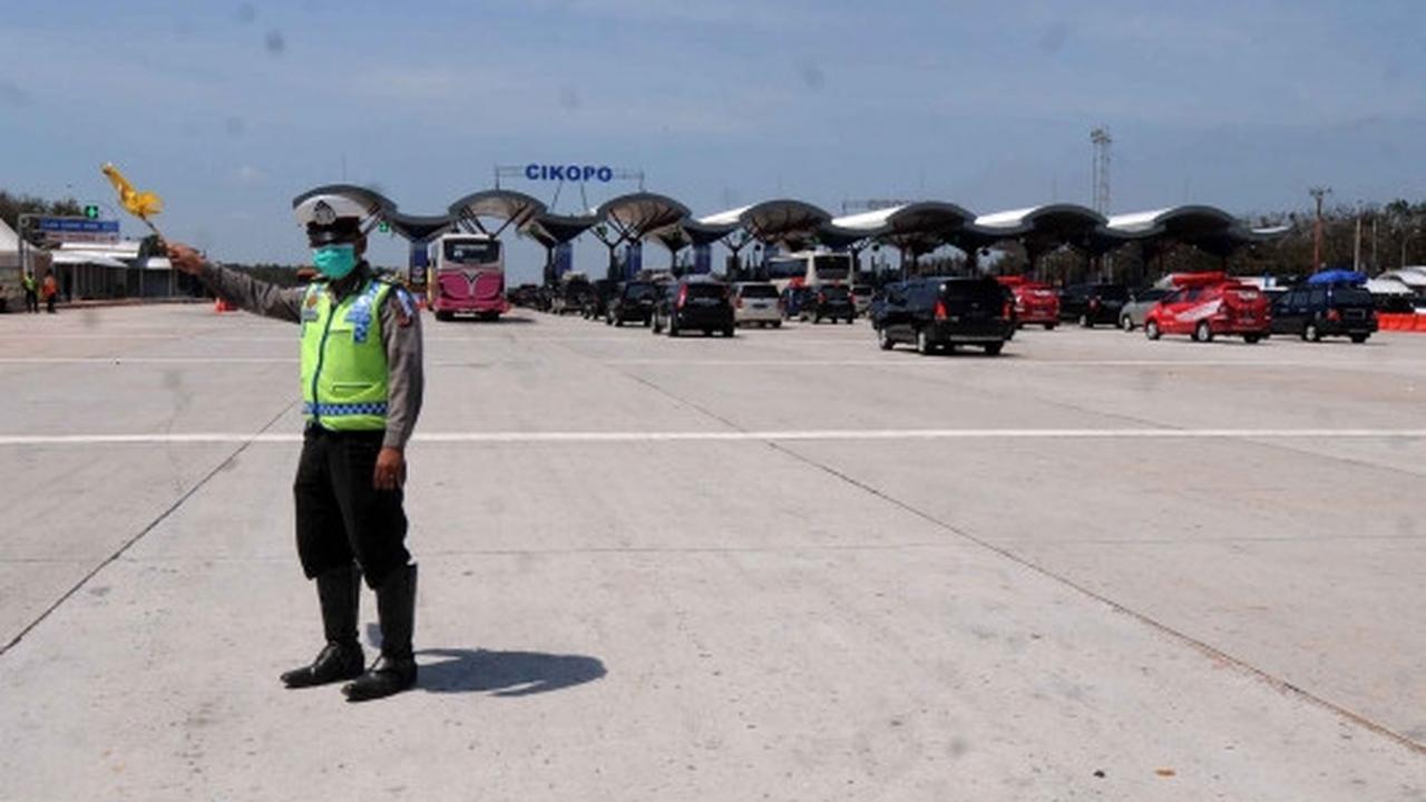 Brimob bersenjata laras panjang amankan arus mudik di Tol Cipali