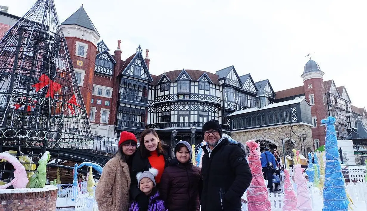 Keluarga Mona Ratuliu