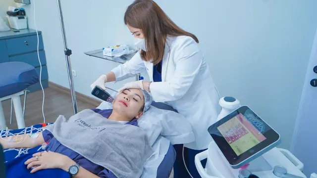 Nindy Ayunda menjajal Morpheus 8, alat canggih di dunia kecantikan yang sudah banyak dipakai oleh artis luar negeri (ist)
