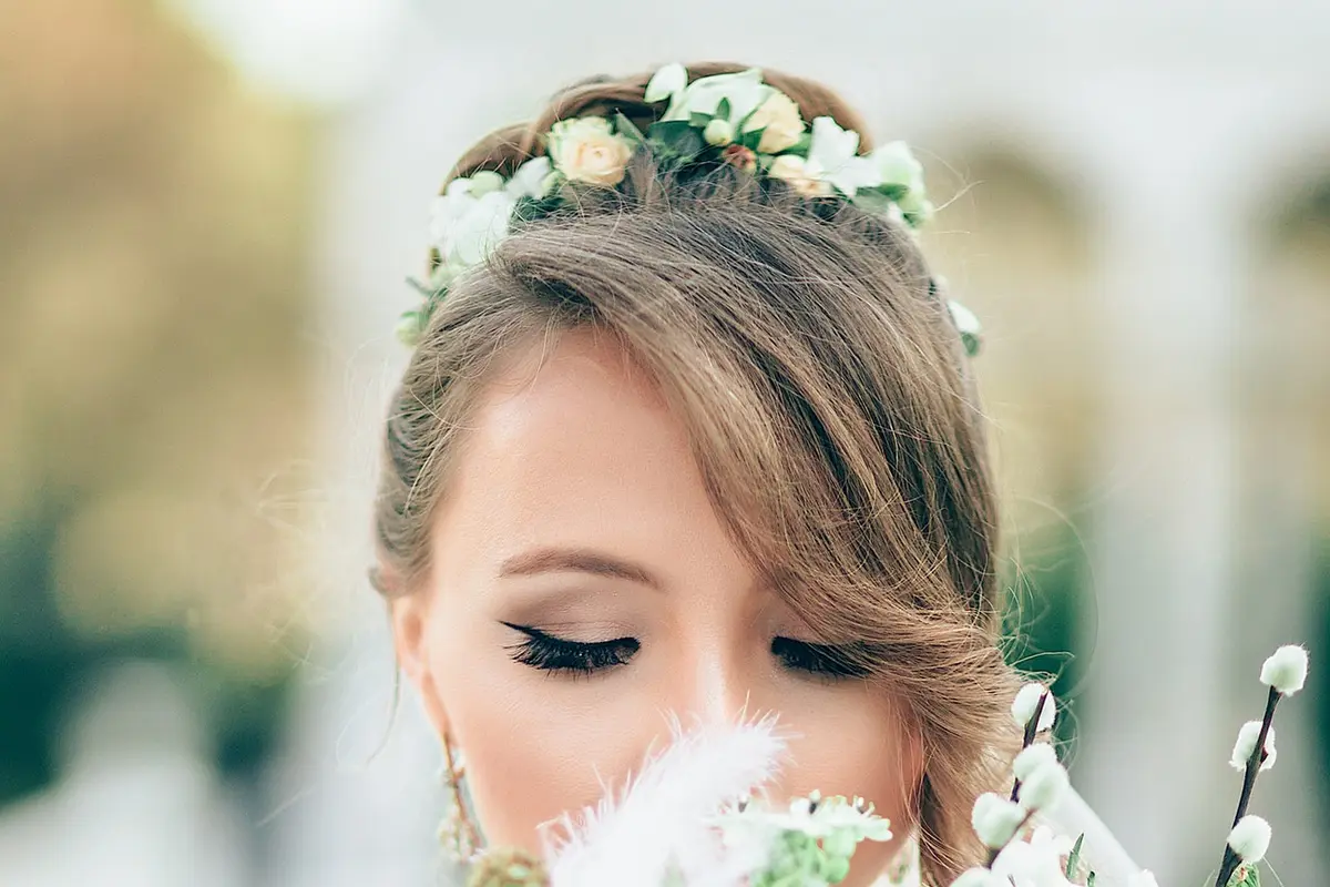 Bikin Gaya Rambut ala Pengantin Tak Perlu ke Salon