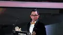 Lukman Sardi menerima penghargaan di Indonesia Movie Awards 2015 (Deki Prayoga/bintang.com)