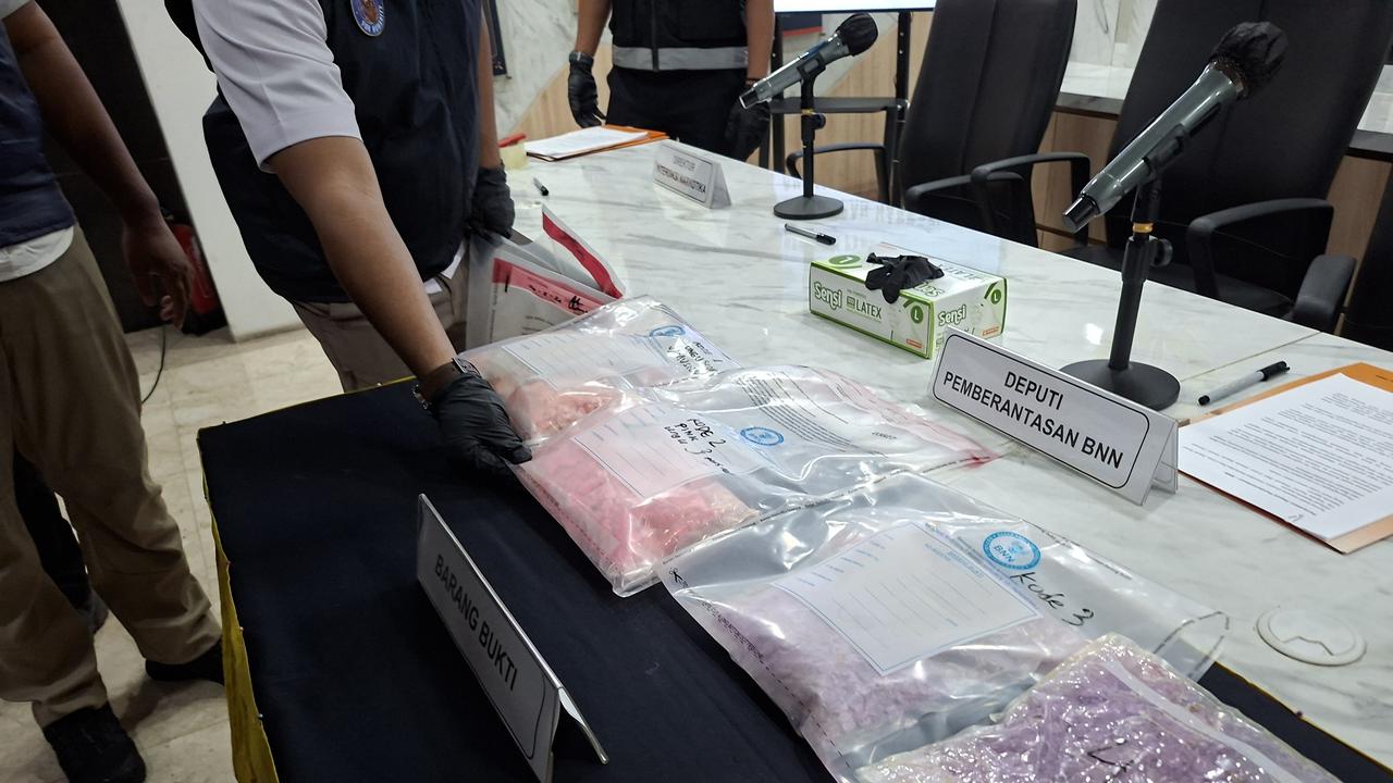 Operasi Gabungan Bea Cukai-BNN Gagalkan Penyeludupan 4.018 Ekstasi dari Afrika