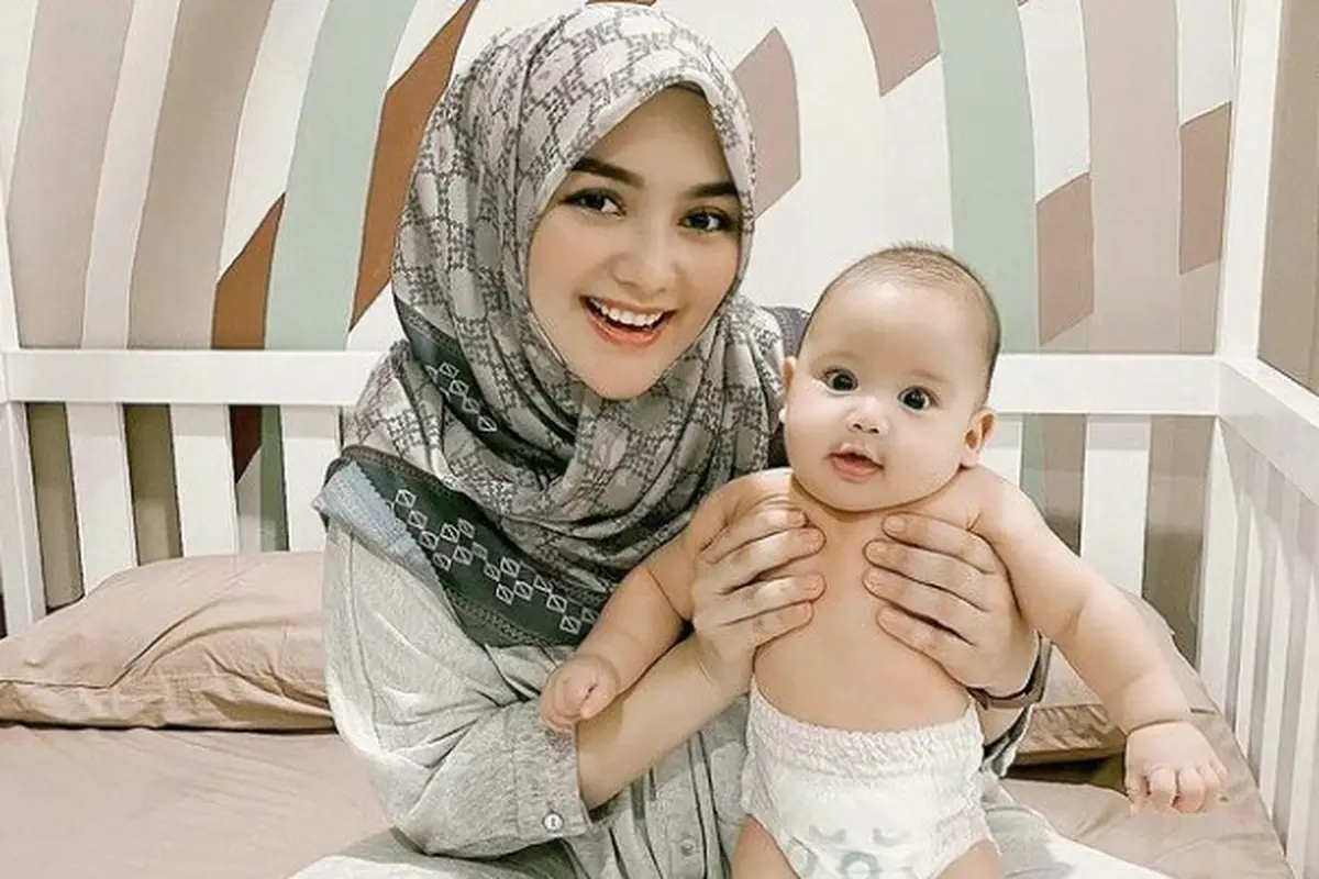Tips Agar Produksi ASI Berlimpah ala Citra Kirana