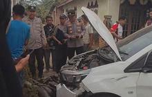 Mobil Dokter Tabrak Motor dan Gerobak Siomai, Empat Orang Luka Parah