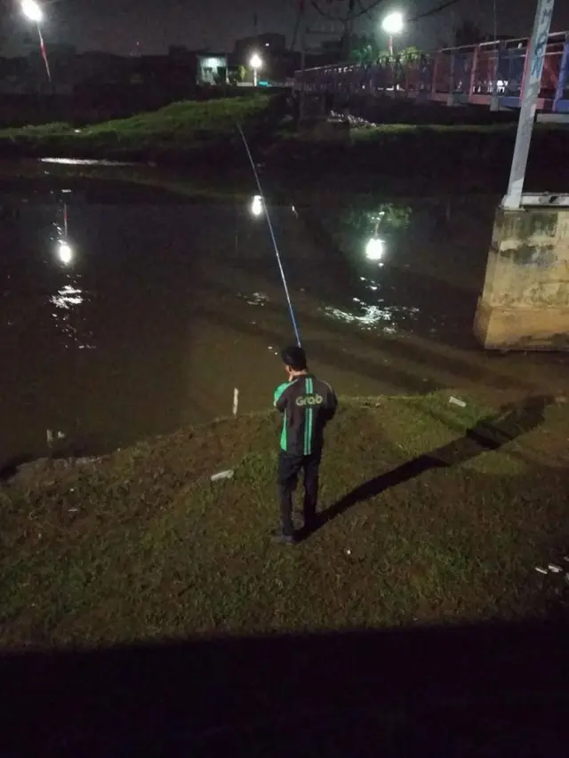8 Tingkah Kocak Driver Ojek Online Kalau Lagi Tidak Ada Orderan