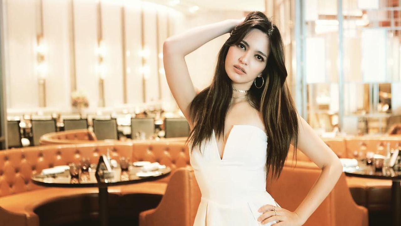 [Bintang] Jauh dari Kesan Ibu-ibu, 5 Gaya Nia Ramadhani yang Hits Banget