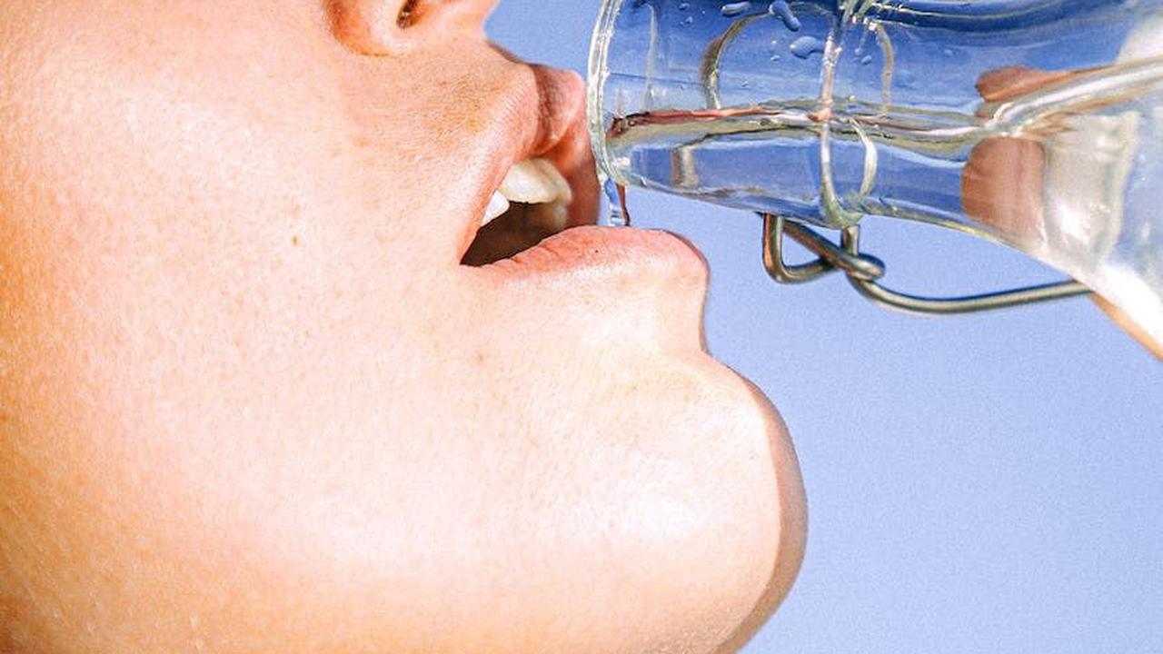 2. Memperbanyak Minum Air