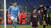 Mattia Zaccagni dari Lazio merayakan setelah mencetak gol kedua timnya selama pertandingan sepak bola Serie A Italia antara Lazio dan AC Milan di Stadion Olimpiade di Roma, Selasa, 24 Januari 2023. (AP Photo/Gregorio Borgia)