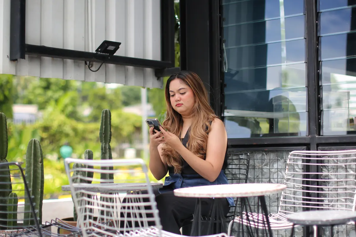 wanita november merasa tersinggung