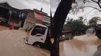 Truk terobos banjir (TIkTok/@korbanjanji65)