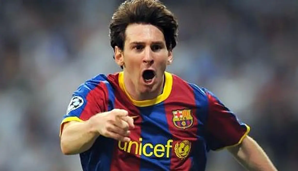 Sorak kegembiraan Lionel Messi yang mencetak dua gol untuk mengalahkan Real Madrid 2-0 dalam leg pertama semifinal Liga Champions di Santiago Bernabeu, 27 April 2011. AFP PHOTO/LLUIS GENE