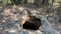 Air panas di dalam sebuah batu keramat di Dusun Capi, Manggarai Barat, dianggap punya banyak khasiat. (Liputan6.com/ Ola Keda)