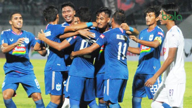PSIS Semarang meraih kemenangan 2-0 atas Arema FC dalam uji coba di Stadion Moch Soebroto, Magelang, Sabtu (11/5/2019). (Bola.com/Vincentius Atmaja)
