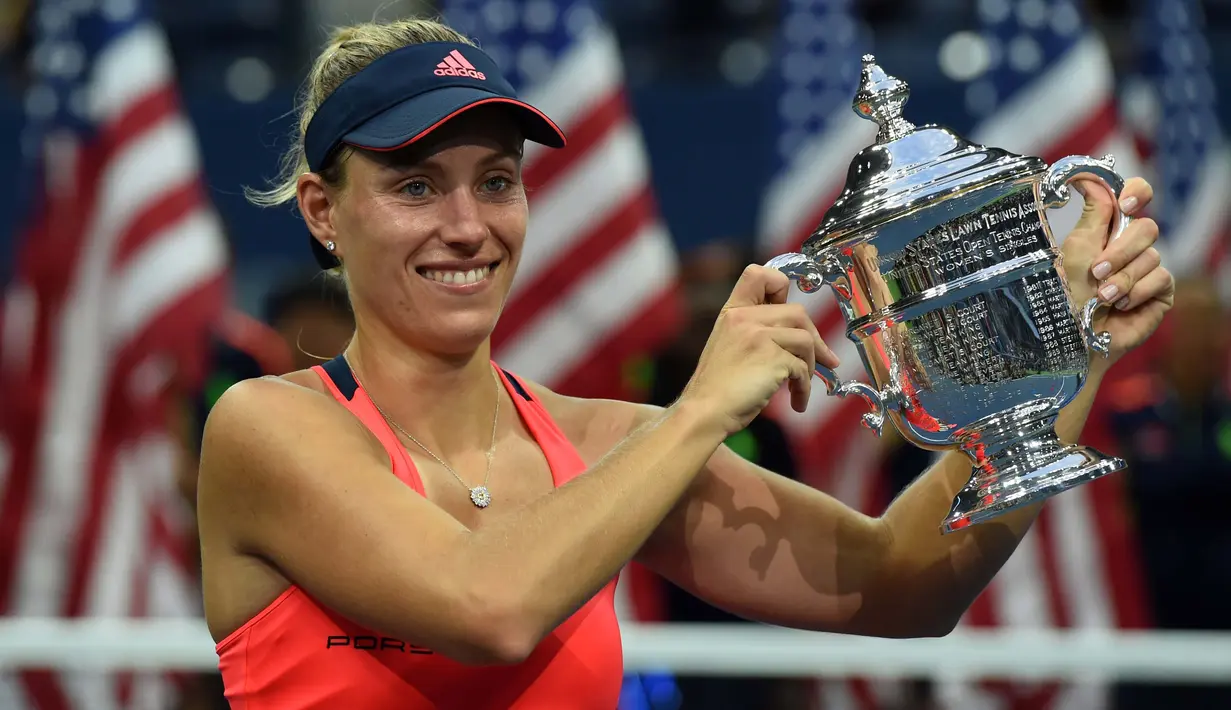 Angelique Kerber adalah petenis Jerman kedua setela Steffi Graf yang menjuarai turnamen AS terbuka.  (AFP/Timothy A. Cary)