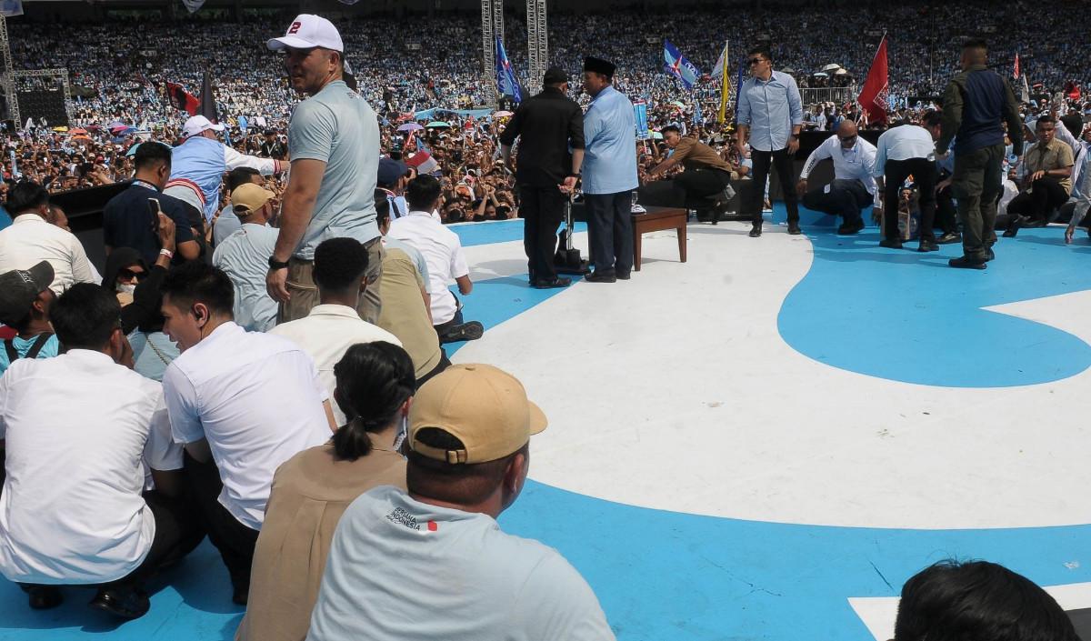 "Saya katakan nanti siapa yang mau masuk kabinet, siapa yang mau menjadi menteri saya, harus setuju anak-anak harus diberi makan siang. Kalau kau tidak setuju nggak usah gabung di kabinet Prabowo Subianto,"<br>