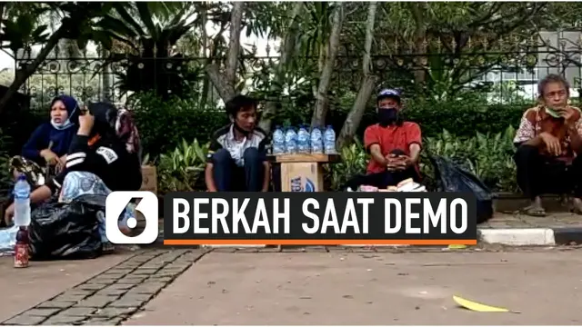 VIDEO: Kisah Asep, Mengais Rezeki di Tengah Demo UU Cipta Kerja