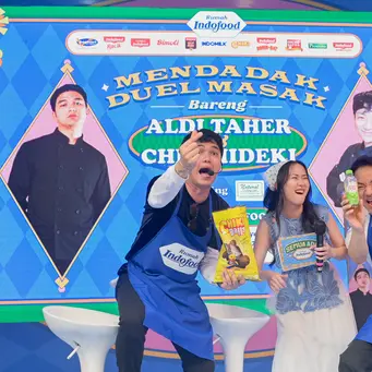 PT Indofood Sukses Makmur Tbk (Indofood) kembali menghadirkan pengalaman seru dan menghibur bagi para pengunjung Jakarta Fair Kemayoran (JFK) 2026 melalui acara spesial bersama Aldi Taher dan Chef Hideki. / Foto dok: Indofood