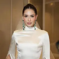 Potret Pevita Pearce di Resepsi Pernikahan Malaysia, Memesona dengan Perhiasan Mewah dan Makeup Flawless (credit: https://www.instagram.com/archangelachelsea/)
