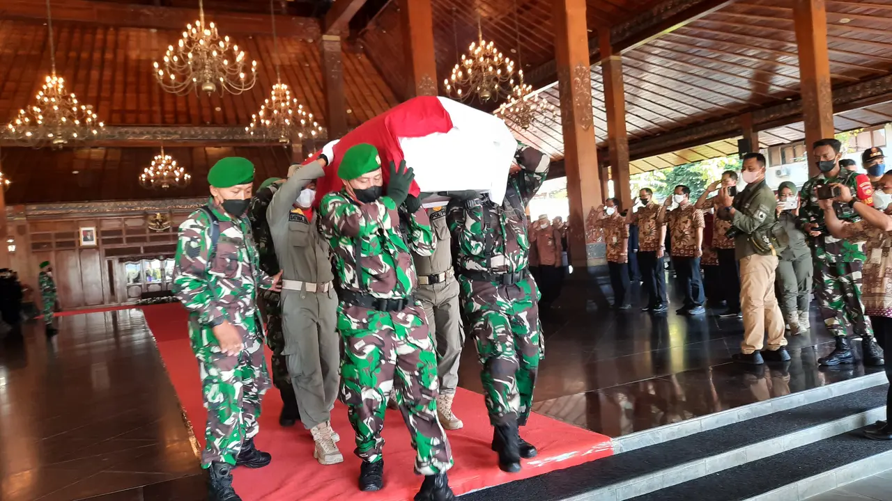 Prosesi Penghormatan Terakhir Jenazah Mantan Wali Kota Solo
