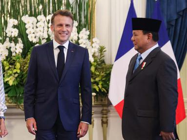 Presiden Republik Indonesia Prabowo Subianto (kanan) menerima Presiden Prancis Emmanuel Macron dan istrinya Brigitte Macron di Istana Merdeka, Jakarta, Rabu 28 Mei 2025. (Ludovic MARIN/AFP)