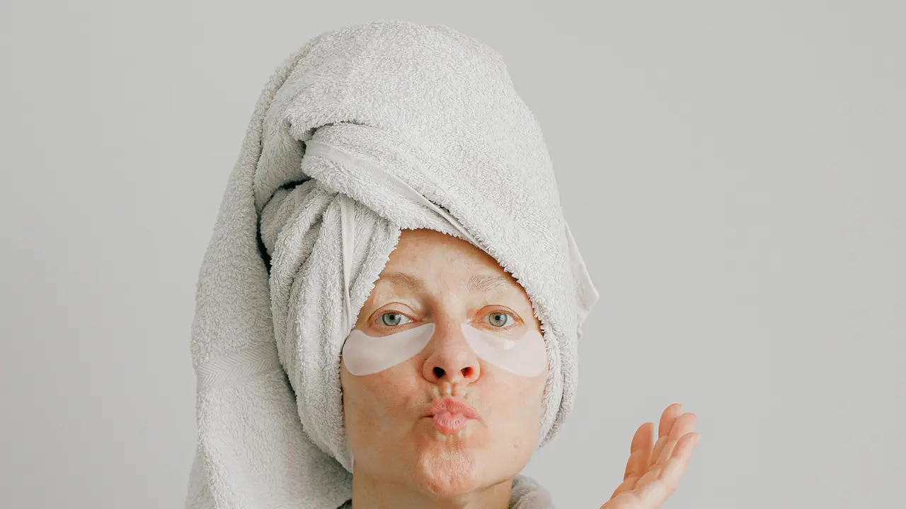 4 Kandungan Skincare Wajib untuk Perempuan Usia 40-an agar Kulit Tetap Kencang dan Awet Muda