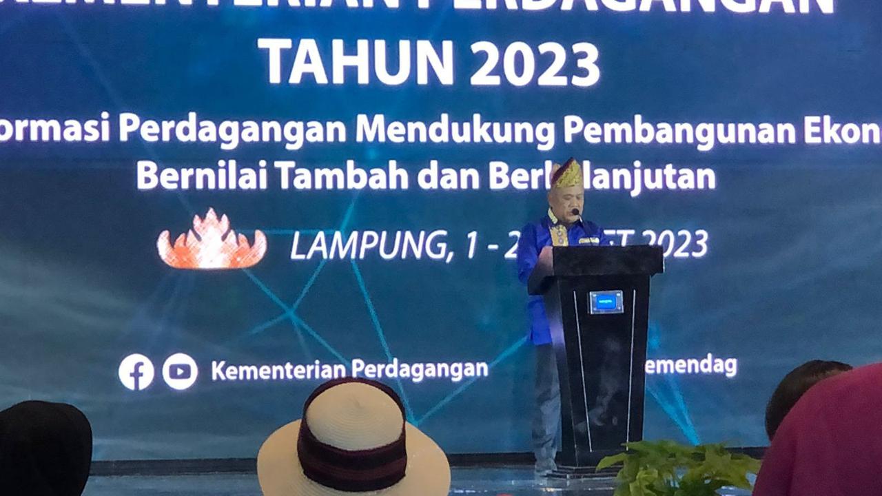 Sekretaris Jenderal Kementerian Perdagangan Suhanto menutup Rapat Kerja Kemendag 2023, di Bandar Lampung, Jumat (3/3/2023).