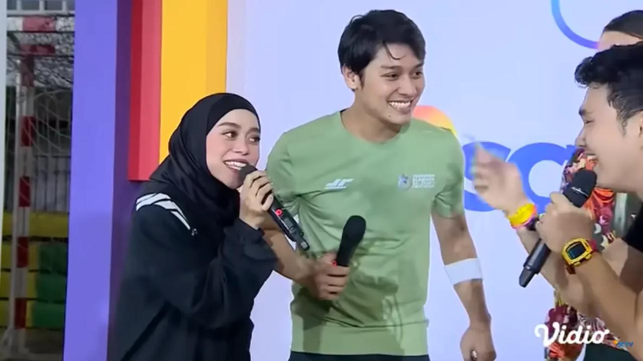 Momen Lesti Kejora saat menyanyikan lagu Aldi Taher langsung mencuri perhatian netien. Banyak yang memuji jika lagu Aldi Taher saat dibawakan Lesti begitu enak didengar.