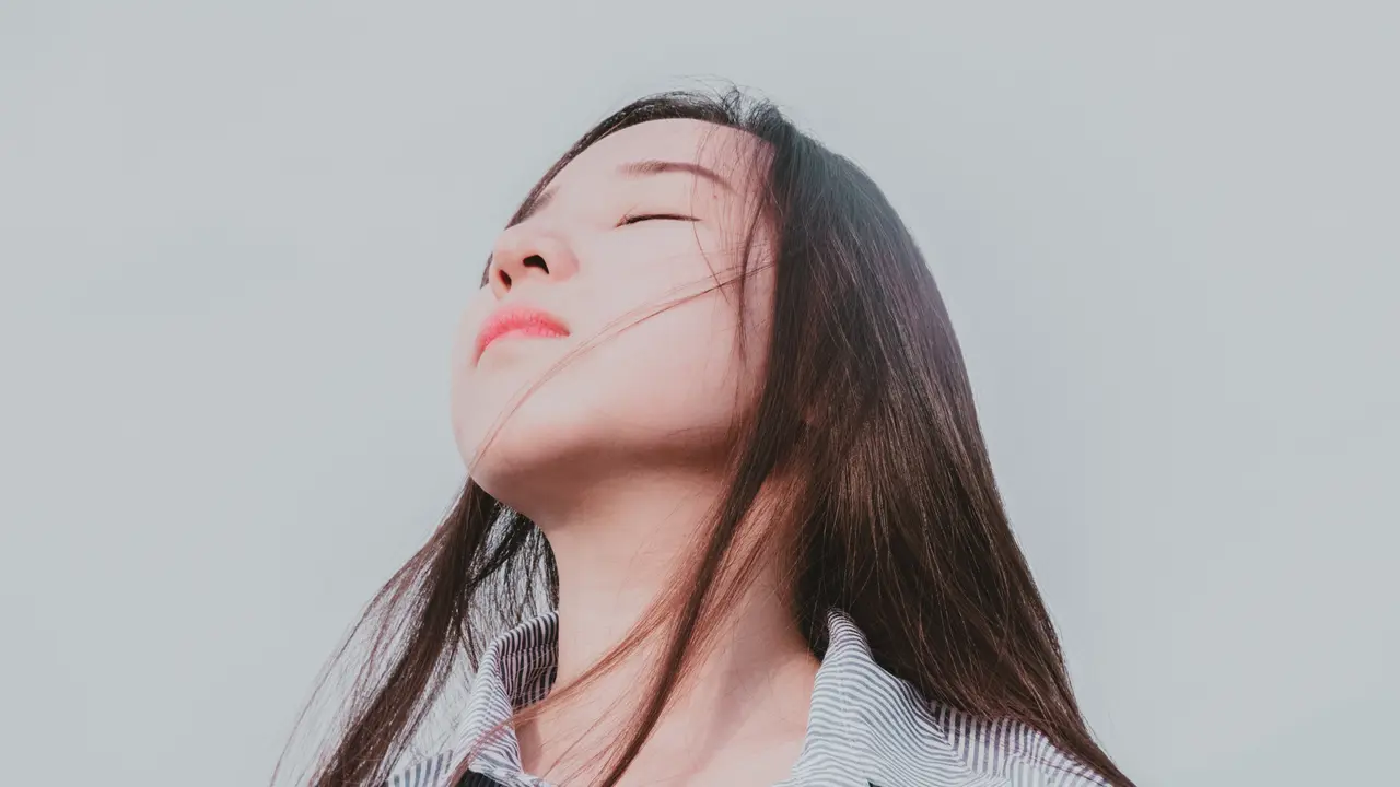 Cara Praktis Bersihkan Wajah dengan Micellar Water Terbaru