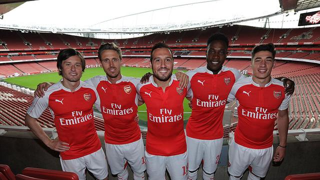 Jersey Terbaru Arsenal Musim 2015-2016.