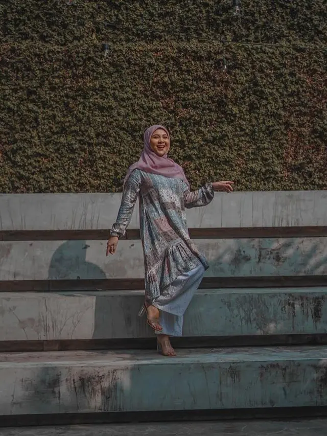 Potret Cantik Kesha Ratuliu Pakai Gamis. (Sumber: Instagram/kesharautuliu05).