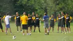 24 pelatih lokal mengikuti kursus kepelatihan lisensi B AFC di Sawangan, Depok, Jawa Barat (5/12/2014). (Liputan6.com/Helmi Fithriansyah)
