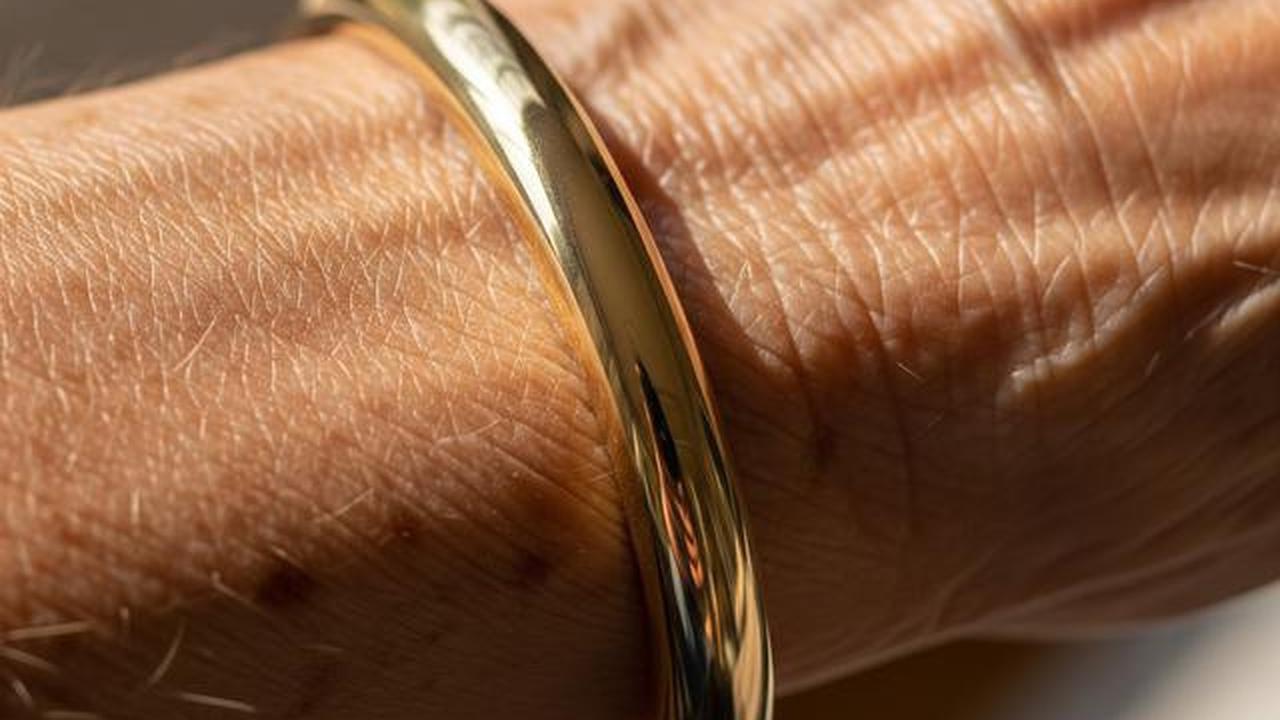 10 Model Bangle Emas Ringan untuk Lansia agar Nyaman Dipakai Sehari-Hari