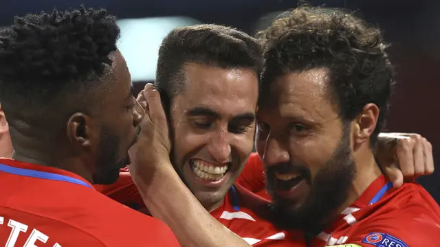 FOTO: Ambyar, Meski Menang 2-1 Napoli Tersingkir! - Angel Montoro