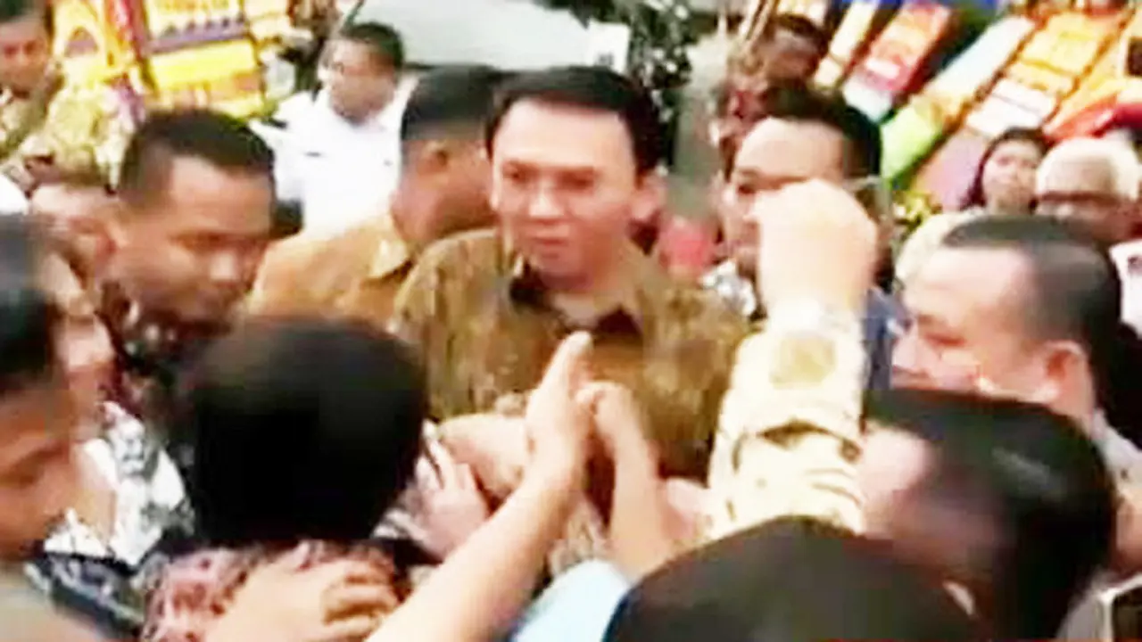  Karangan Bunga Untuk Ahok dan Djarot