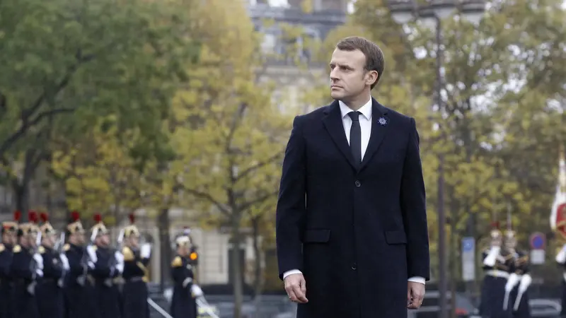 Presiden Prancis Emmanuel Macron memimpin peringatan 100 tahun berakhirnya gencatan senjata Perang Dunia I di Paris, 11 November 2018. (AP/Thibault Camus)