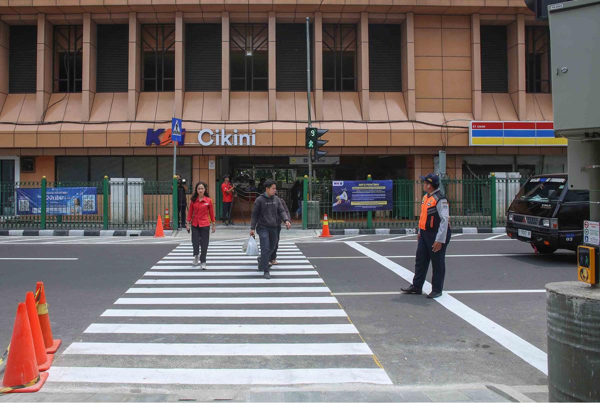 FOTO: Uji Coba Pelican Crossing di Stasiun Cikini,