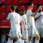 Penyerang Bayern Munchen, Robert Lewandowski, berhasil mencetak satu gol sekaligus membantu timnya menang 2-0 atas Union Berlin pada laga pekan ke-26 Bundesliga Jerman di Alte Foersterei, Minggu (17/5/2020). (AFP/HANNIBAL HANSCHKE / POOL)